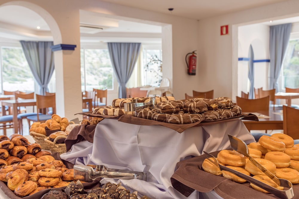 Hotel Apartamentos El Pinar — Restaurant & bars in Santa Eulalia, Balearic Islands
