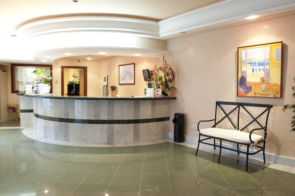 Hotel Apartamentos El Pinar — Hotel building in Santa Eulalia, Balearic Islands