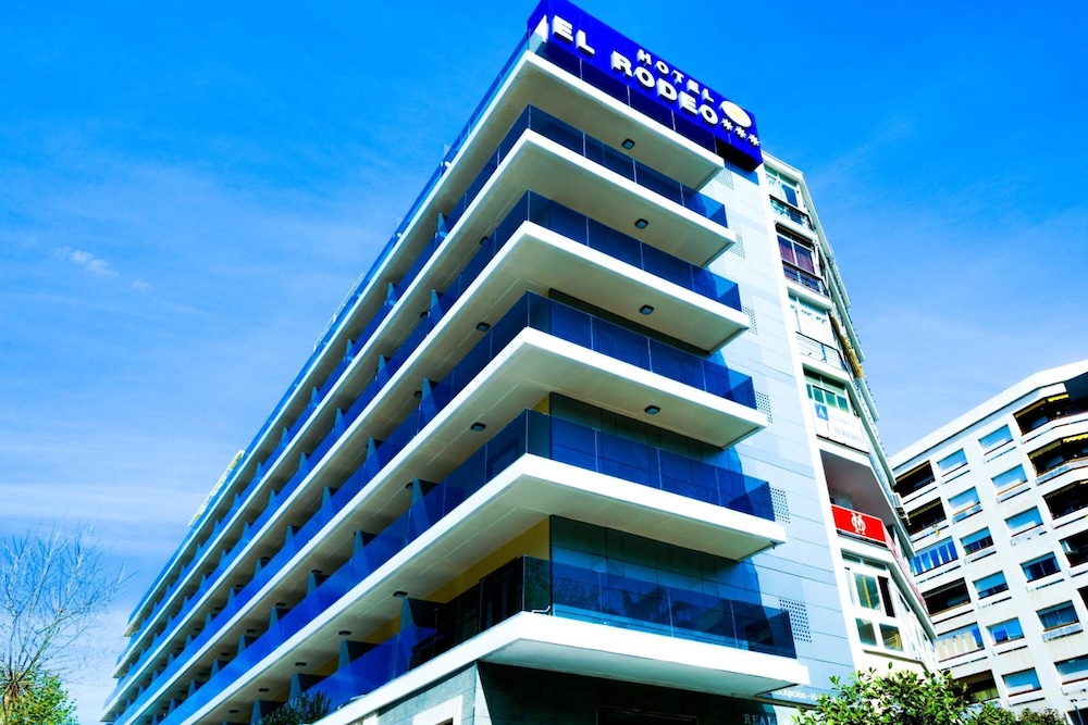 Hotel Monarque El Rodeo — Hotel building in Marbella, Andalusia