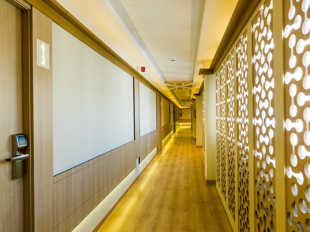 Hotel Monarque El Rodeo — Hotel building in Marbella, Andalusia
