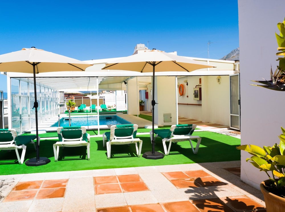 Hotel Monarque El Rodeo — Swimming pool in Marbella, Andalusia