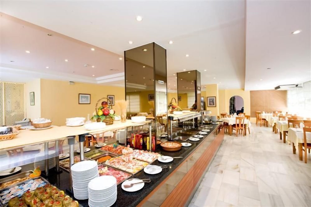 Hotel Monarque El Rodeo — Restaurant & bars in Marbella, Andalusia
