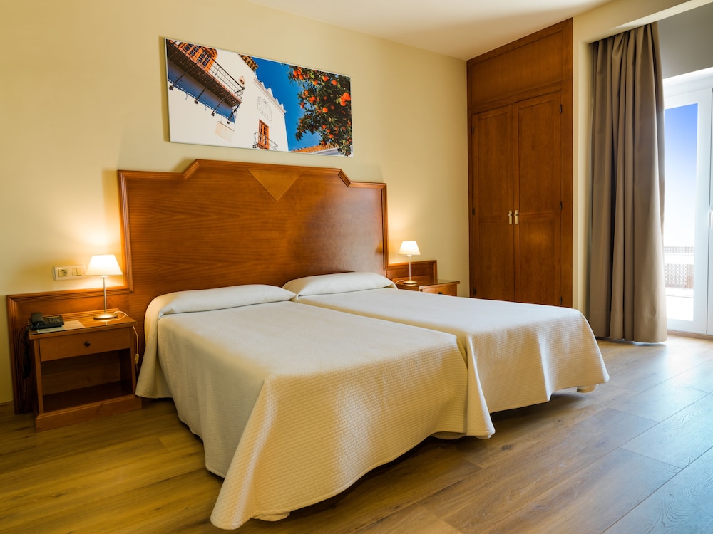 Hotel Monarque El Rodeo — Hotel rooms in Marbella, Andalusia