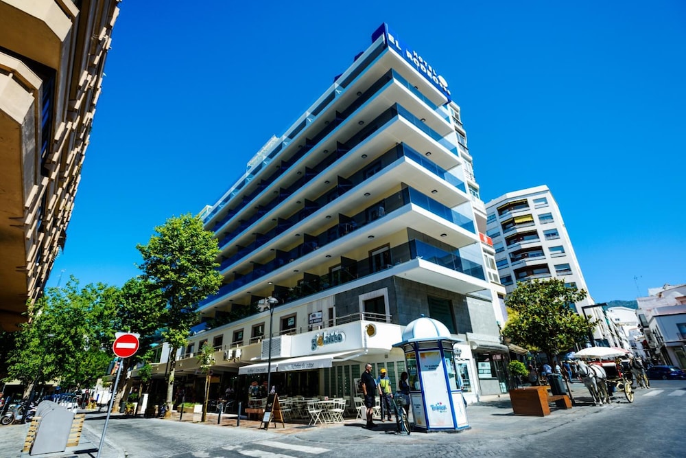 Hotel Monarque El Rodeo — Hotel building in Marbella, Andalusia