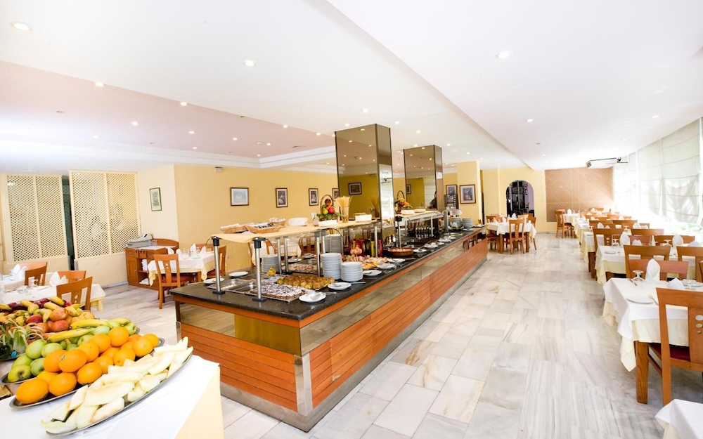 Hotel Monarque El Rodeo — Restaurant & bars in Marbella, Andalusia
