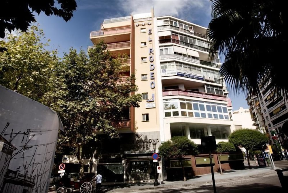 Hotel Monarque El Rodeo — Hotel building in Marbella, Andalusia