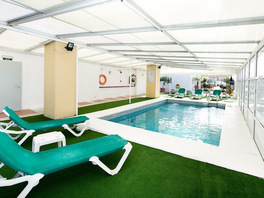 Hotel Monarque El Rodeo — Swimming pool in Marbella, Andalusia