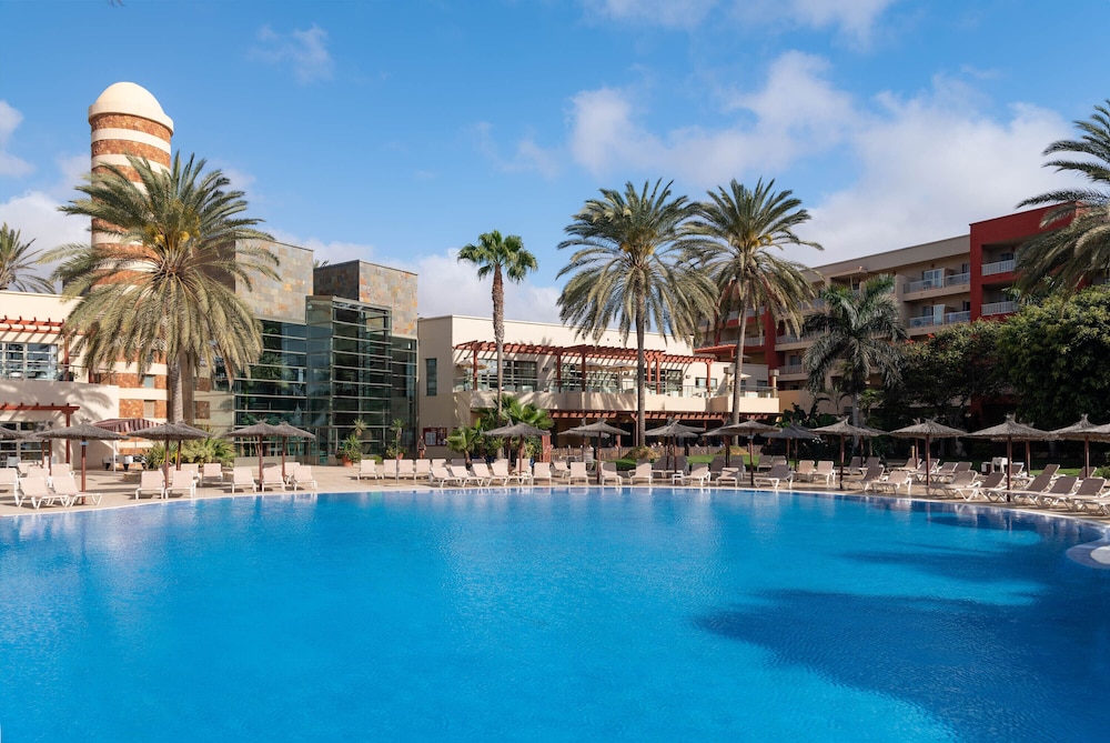 Elba Carlota Beach & Golf Resort — Swimming pool in Costa de Antigua, Canary Islands
