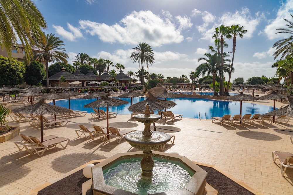 Elba Carlota Beach & Golf Resort — Swimming pool in Costa de Antigua, Canary Islands