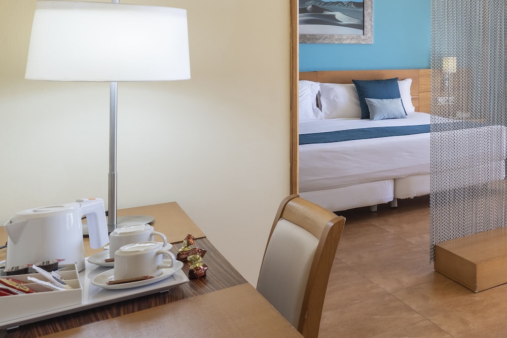 Elba Carlota Beach & Golf Resort — Hotel rooms in Costa de Antigua, Canary Islands