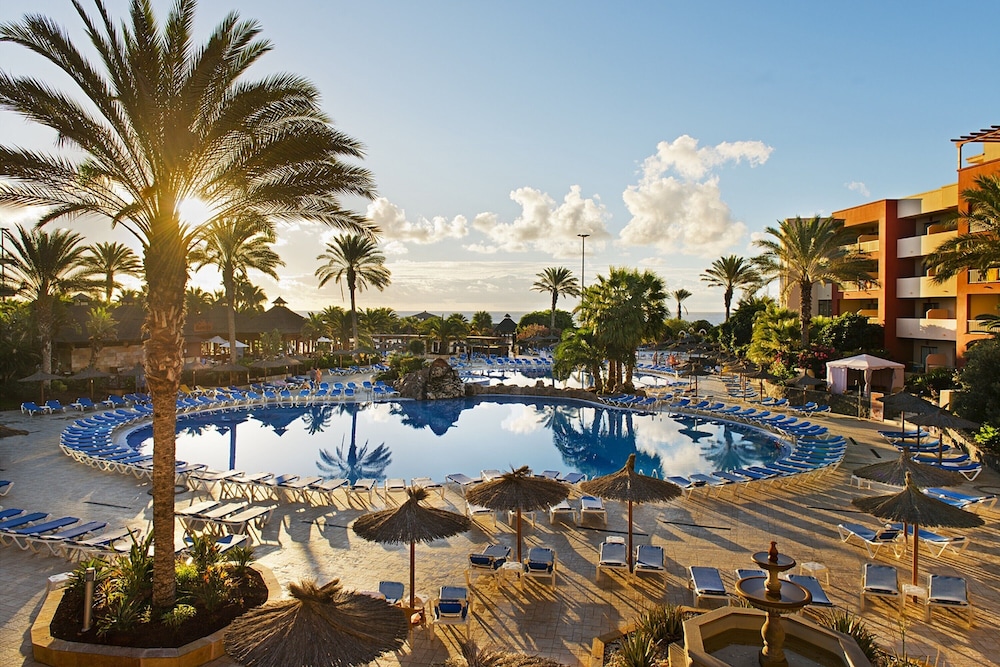 Elba Carlota Beach & Golf Resort — Swimming pool in Costa de Antigua, Canary Islands