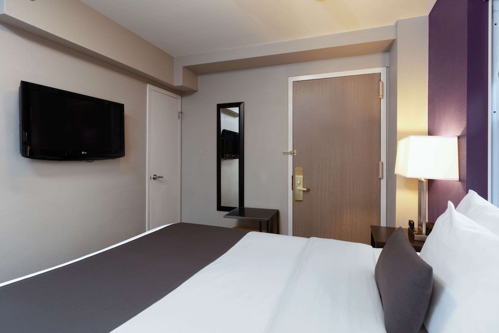 La Quinta Inn & Suites by Wyndham New York City Central Park — Hotel rooms in New York City, New York State