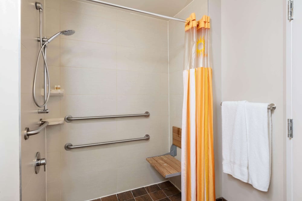 La Quinta Inn & Suites by Wyndham New York City Central Park — Hotel rooms in New York City, New York State