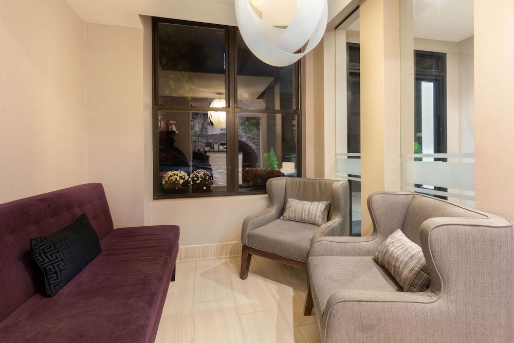 La Quinta Inn & Suites by Wyndham New York City Central Park — Hotel rooms in New York City, New York State