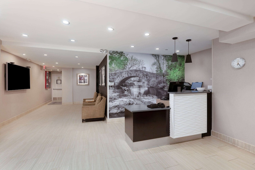 La Quinta Inn & Suites by Wyndham New York City Central Park — Hotel rooms in New York City, New York State