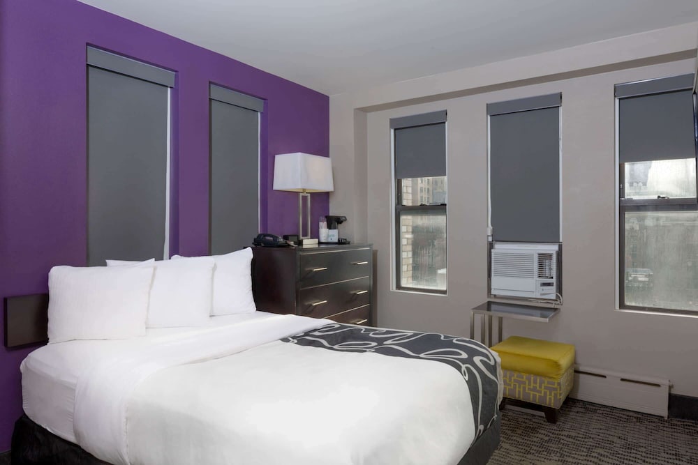 La Quinta Inn & Suites by Wyndham New York City Central Park — Hotel rooms in New York City, New York State