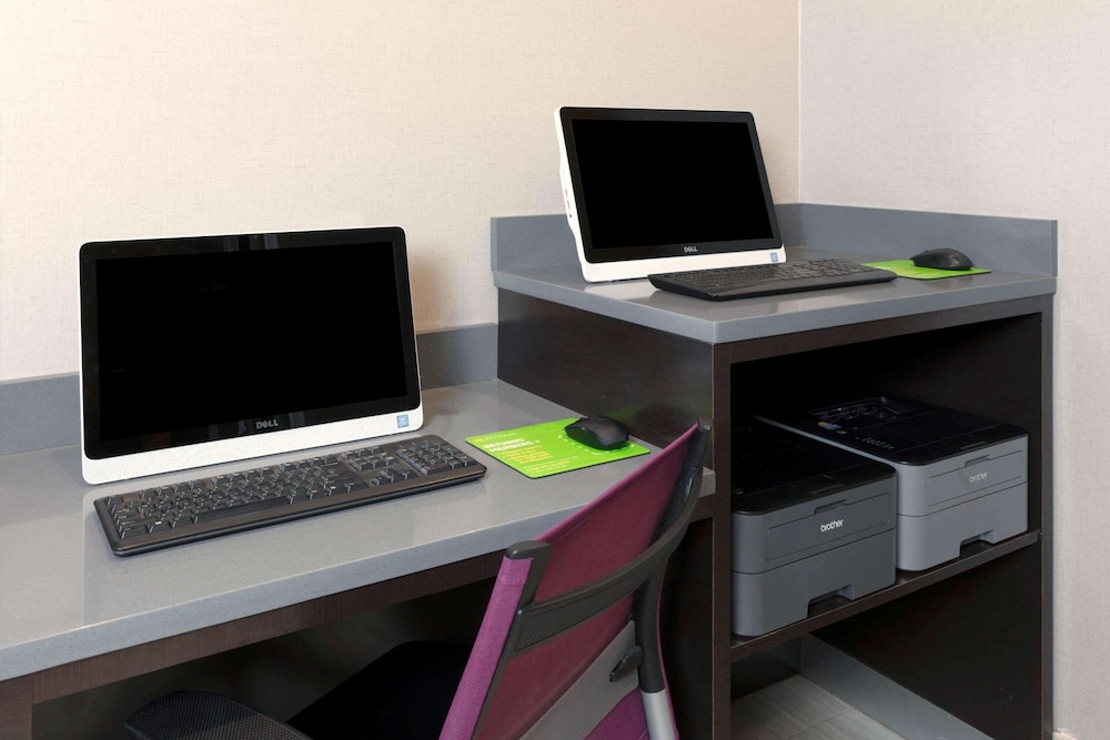 La Quinta Inn & Suites by Wyndham New York City Central Park — Hotel rooms in New York City, New York State