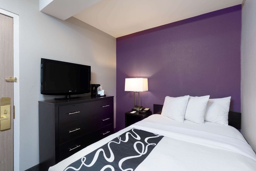 La Quinta Inn & Suites by Wyndham New York City Central Park — Hotel rooms in New York City, New York State