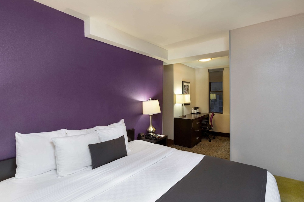 La Quinta Inn & Suites by Wyndham New York City Central Park — Hotel rooms in New York City, New York State