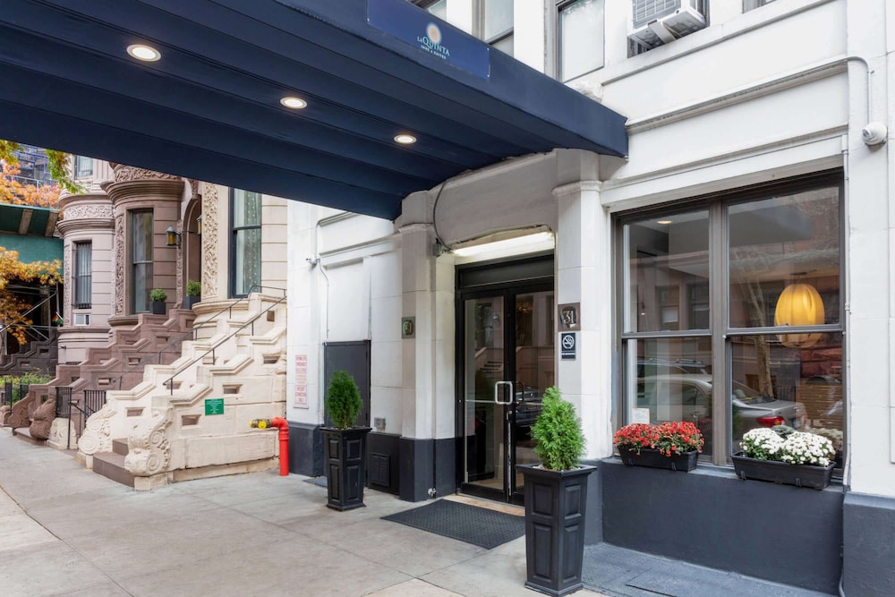 La Quinta Inn & Suites by Wyndham New York City Central Park — Hotel building in New York City, New York State