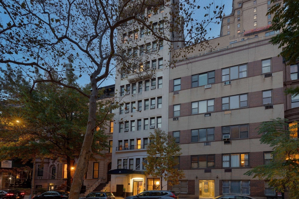 La Quinta Inn & Suites by Wyndham New York City Central Park — Hotel building in New York City, New York State