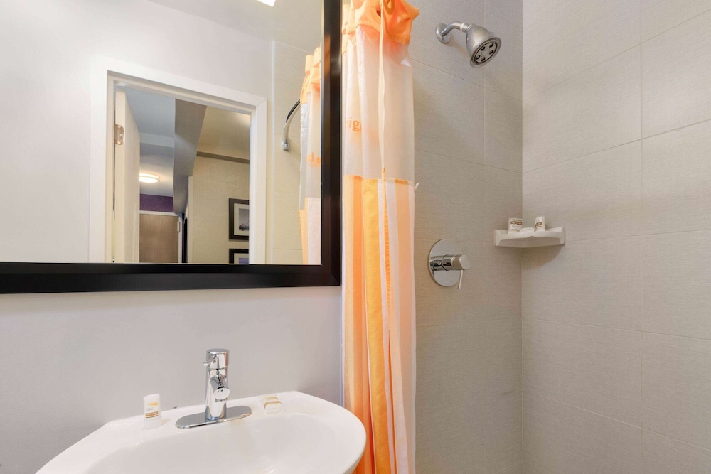 La Quinta Inn & Suites by Wyndham New York City Central Park — Hotel rooms in New York City, New York State