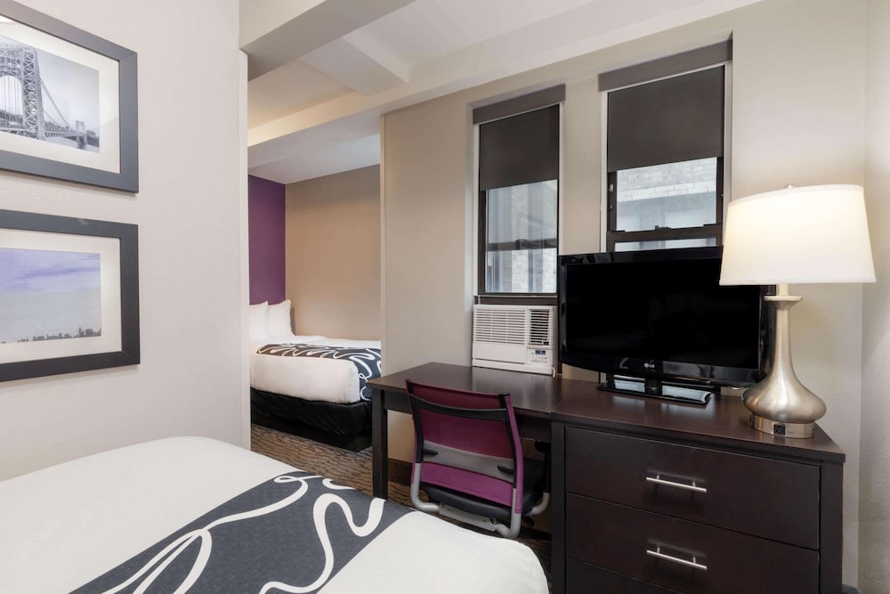 La Quinta Inn & Suites by Wyndham New York City Central Park — Hotel rooms in New York City, New York State