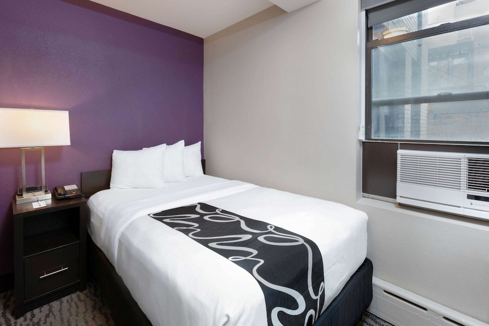 La Quinta Inn & Suites by Wyndham New York City Central Park — Hotel rooms in New York City, New York State