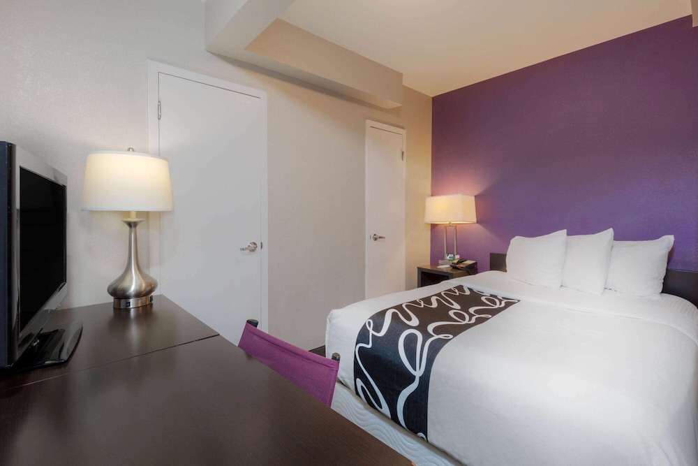 La Quinta Inn & Suites by Wyndham New York City Central Park — Hotel rooms in New York City, New York State