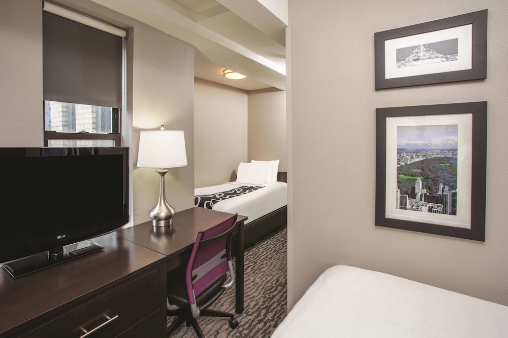 La Quinta Inn & Suites by Wyndham New York City Central Park — Hotel rooms in New York City, New York State