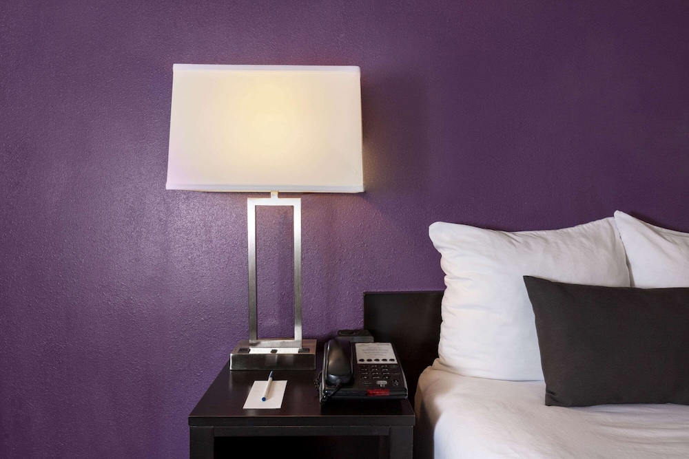 La Quinta Inn & Suites by Wyndham New York City Central Park — Hotel rooms in New York City, New York State