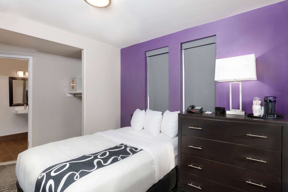 La Quinta Inn & Suites by Wyndham New York City Central Park — Hotel rooms in New York City, New York State