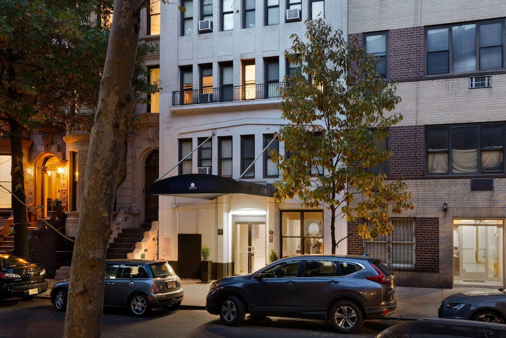 La Quinta Inn & Suites by Wyndham New York City Central Park — Hotel building in New York City, New York State