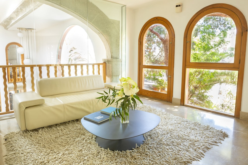 Es Baulo Petit Hotel — Hotel rooms in Can Picafort, Balearic Islands