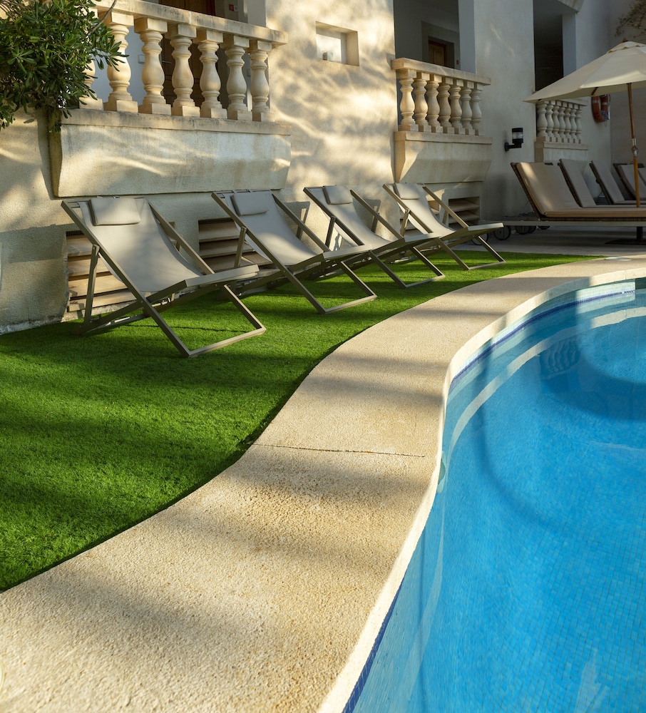 Es Baulo Petit Hotel — Swimming pool in Can Picafort, Balearic Islands