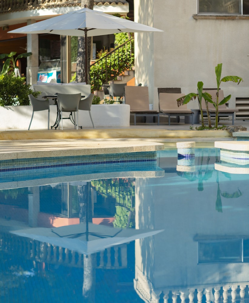 Es Baulo Petit Hotel — Swimming pool in Can Picafort, Balearic Islands