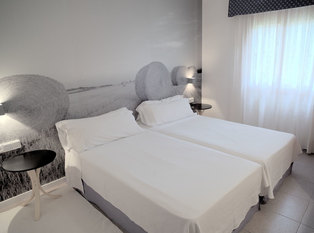 Es Baulo Petit Hotel — Hotel rooms in Can Picafort, Balearic Islands