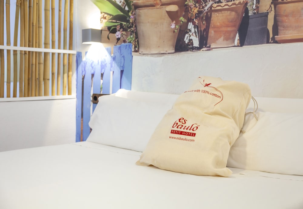 Es Baulo Petit Hotel — Hotel rooms in Can Picafort, Balearic Islands