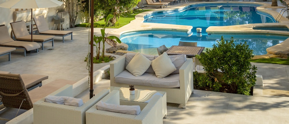 Es Baulo Petit Hotel — Swimming pool in Can Picafort, Balearic Islands