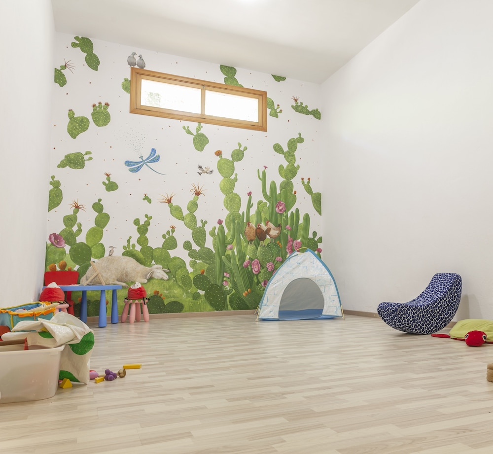 Es Baulo Petit Hotel — Attractions for children in Can Picafort, Balearic Islands