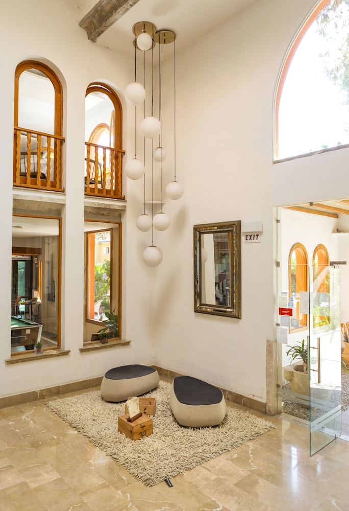 Es Baulo Petit Hotel — Hotel building in Can Picafort, Balearic Islands