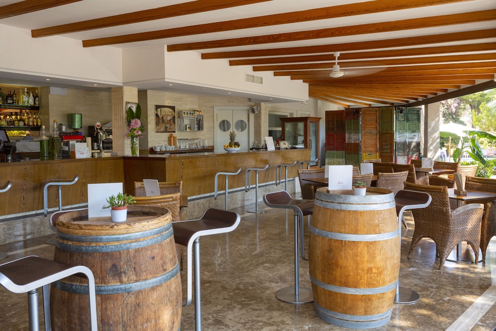 Es Baulo Petit Hotel — Restaurant & bars in Can Picafort, Balearic Islands