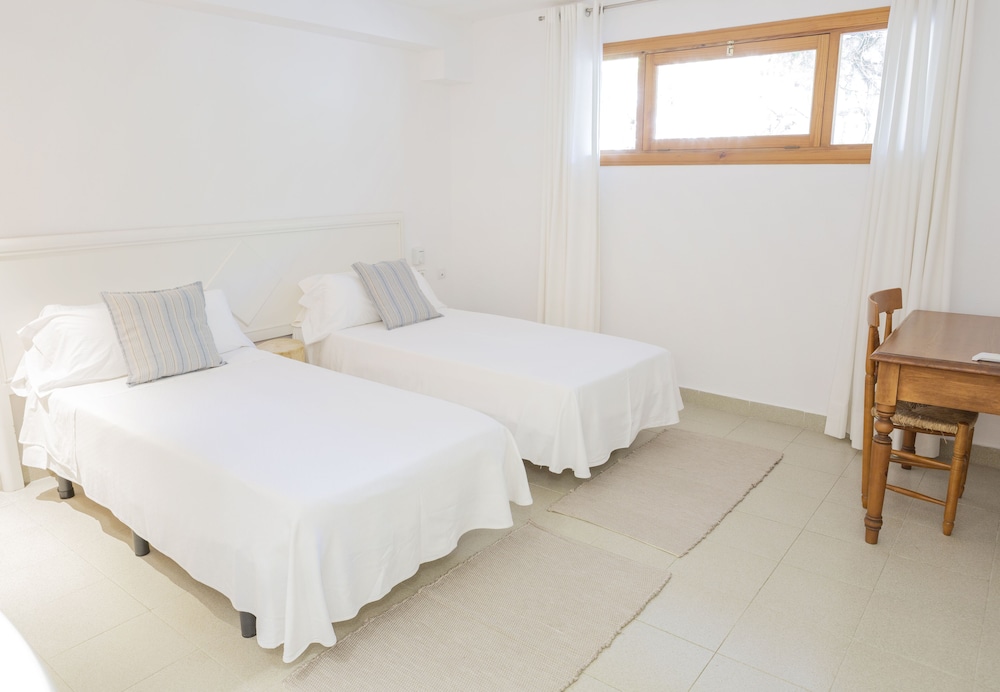 Es Baulo Petit Hotel — Hotel rooms in Can Picafort, Balearic Islands