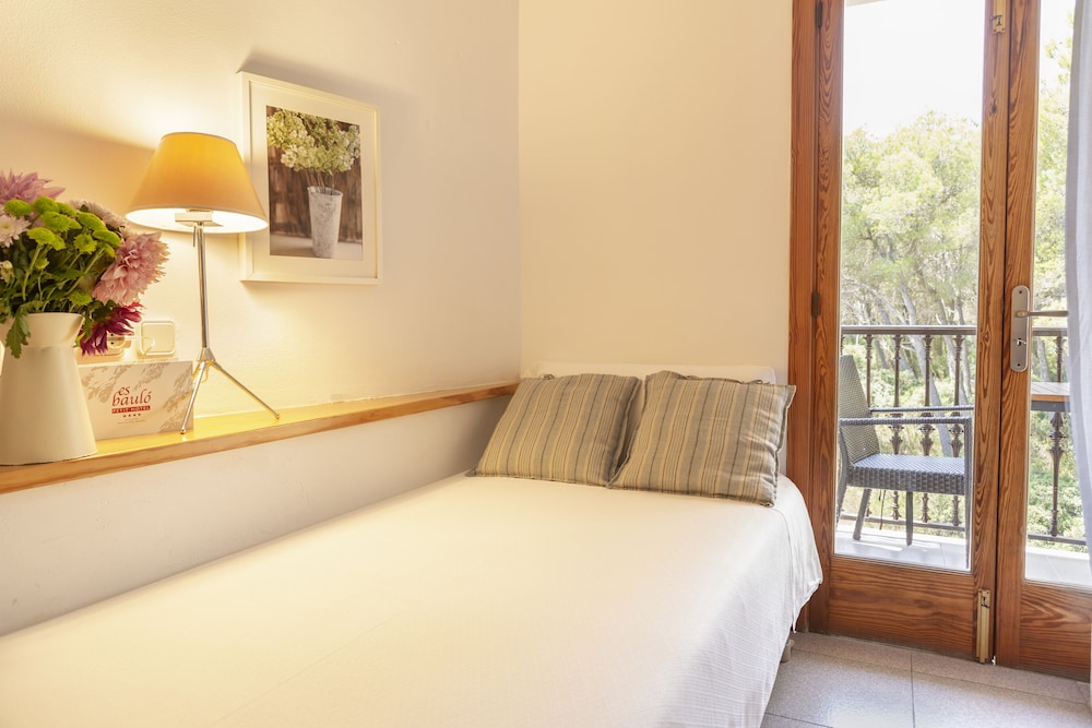 Es Baulo Petit Hotel — Hotel rooms in Can Picafort, Balearic Islands