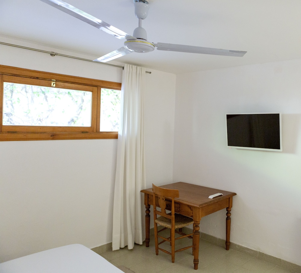 Es Baulo Petit Hotel — Hotel rooms in Can Picafort, Balearic Islands