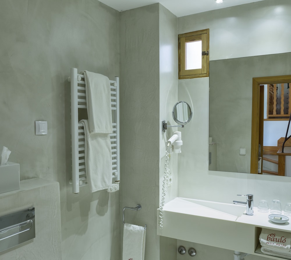 Es Baulo Petit Hotel — Hotel rooms in Can Picafort, Balearic Islands