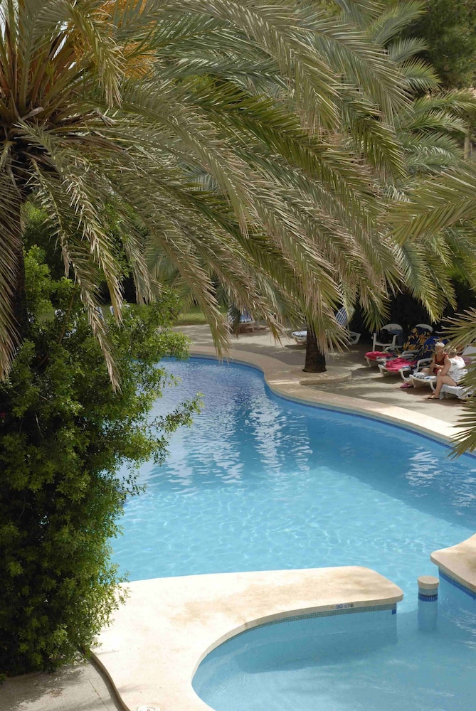 Es Baulo Petit Hotel — Swimming pool in Can Picafort, Balearic Islands