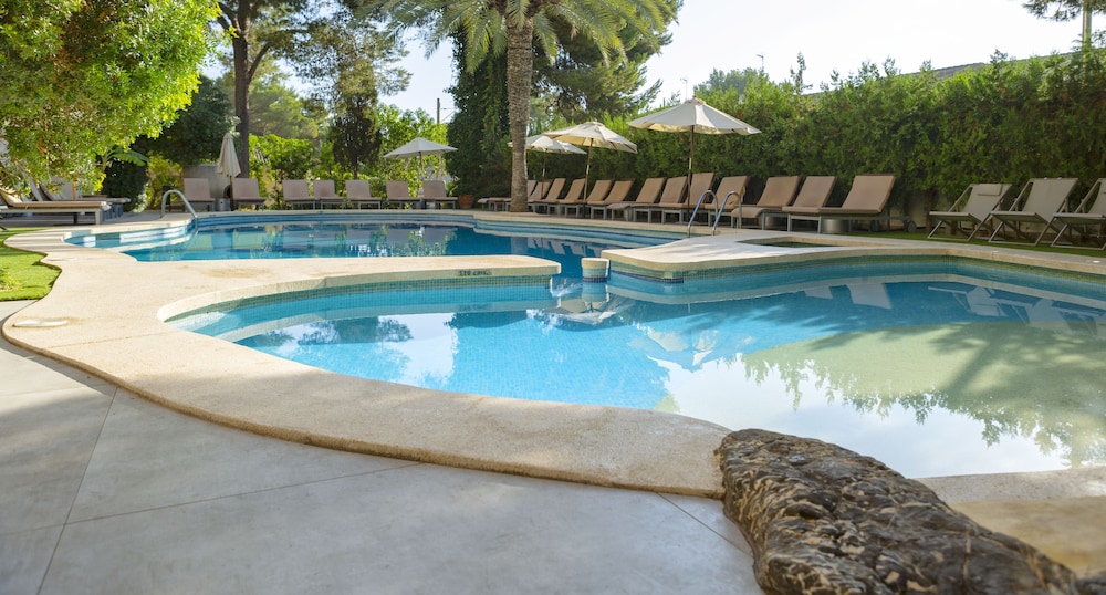 Es Baulo Petit Hotel — Swimming pool in Can Picafort, Balearic Islands