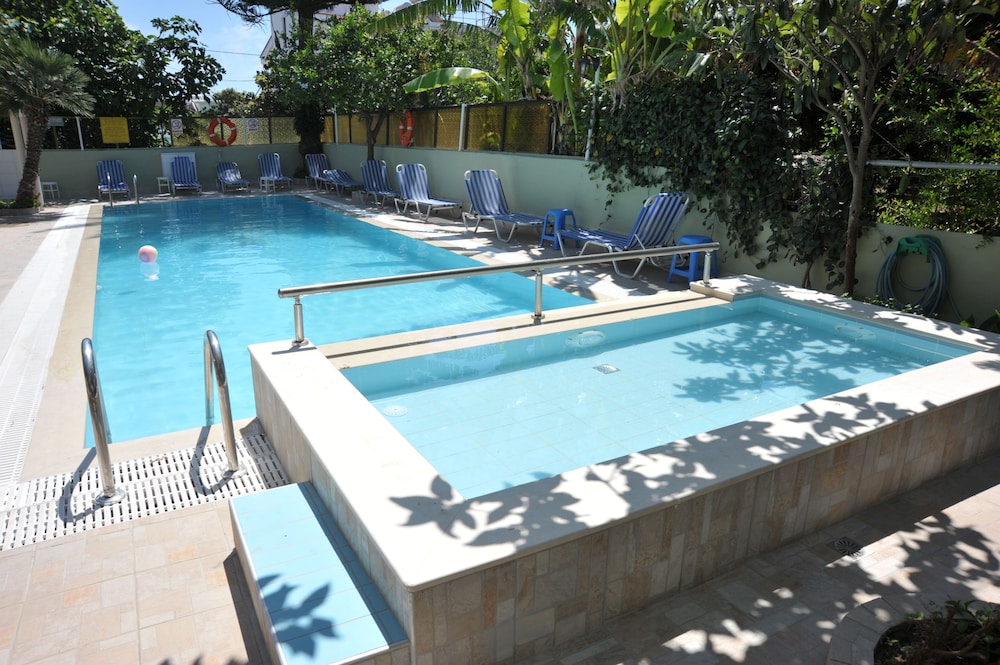 Anseli Hotel — Swimming pool in Kremasti, South Aegean
