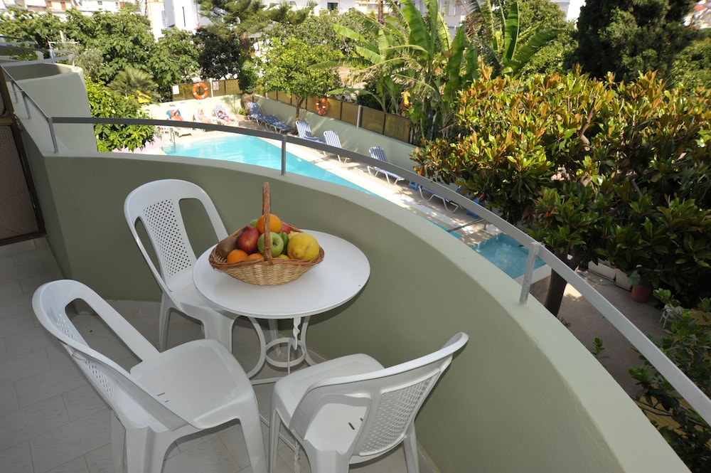 Anseli Hotel — Swimming pool in Kremasti, South Aegean
